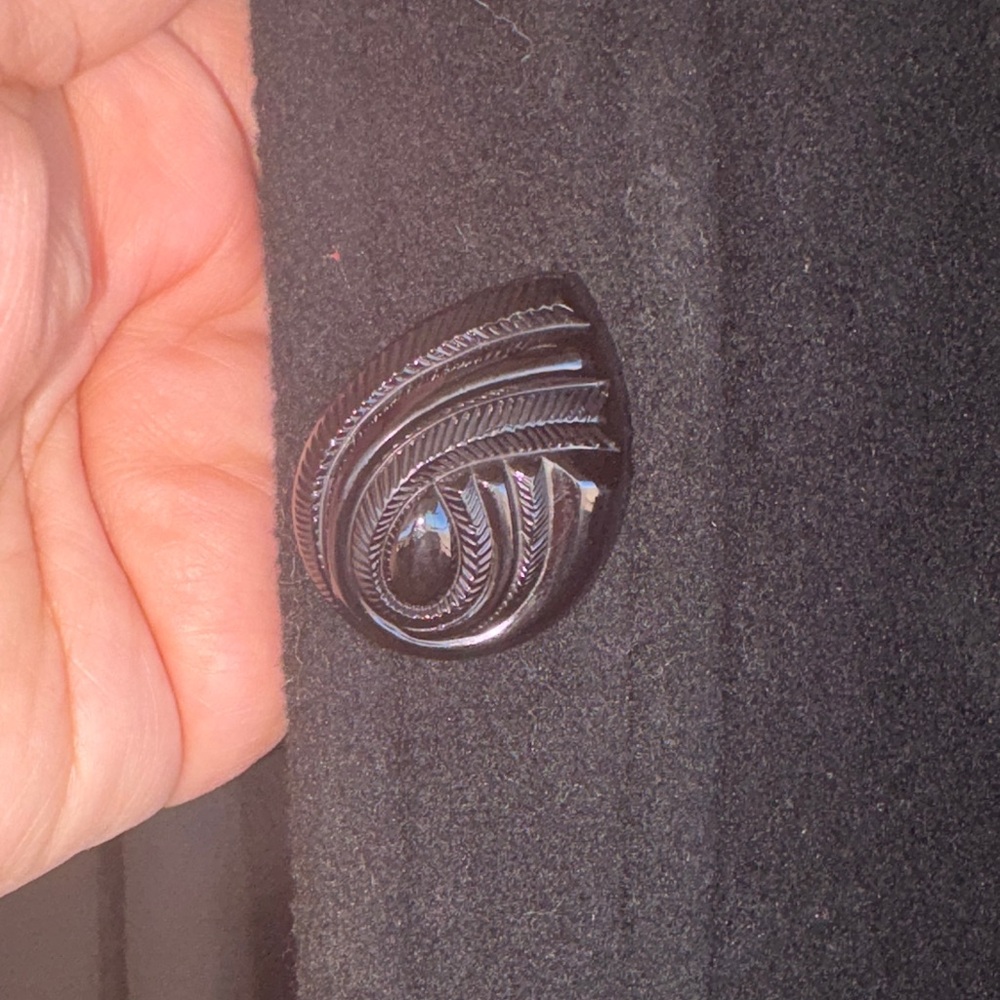 Komitor Women's Black Button-Front Wool Coat - Picture 9 of 16